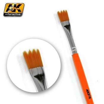 AK Interactive Synthetic Saw Shape Weathering Brush