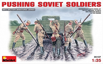 MiniArt 1/35 Scale - Pushing Soviet Soldiers
